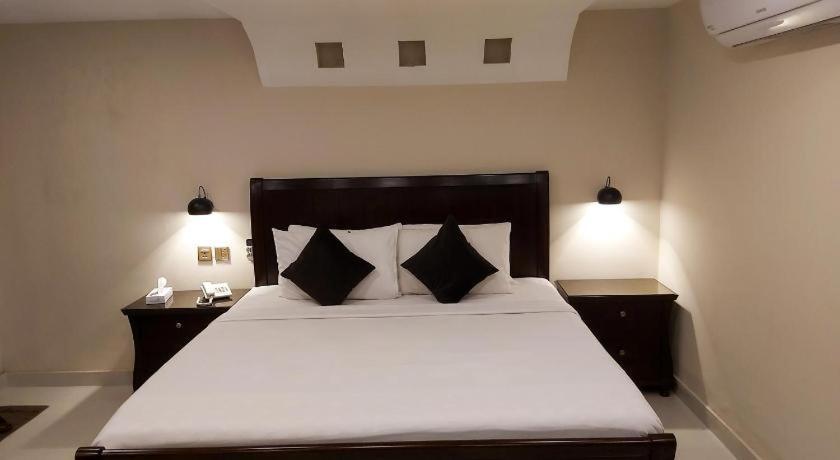 Hotel Mairona Gulberg Lahore Luaran gambar