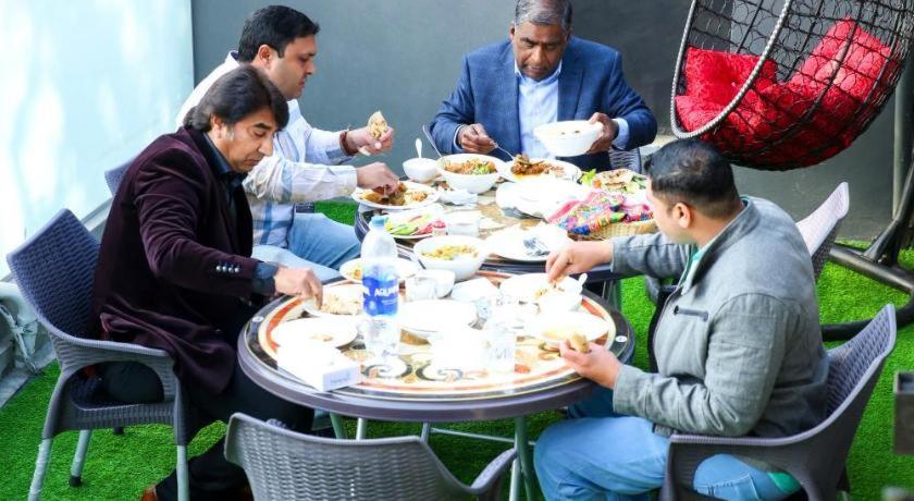 Hotel Mairona Gulberg Lahore Luaran gambar